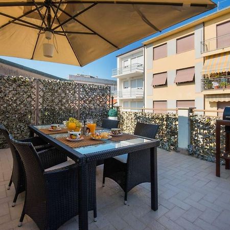 Altido Apt For 8 With Huge Terrace In Old Town Of Viareggio Zewnętrze zdjęcie