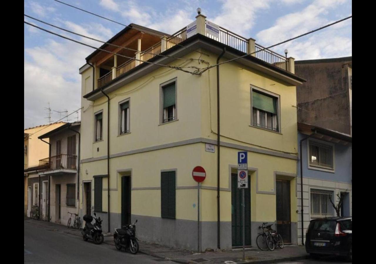 Altido Apt For 8 With Huge Terrace In Old Town Of Viareggio Zewnętrze zdjęcie