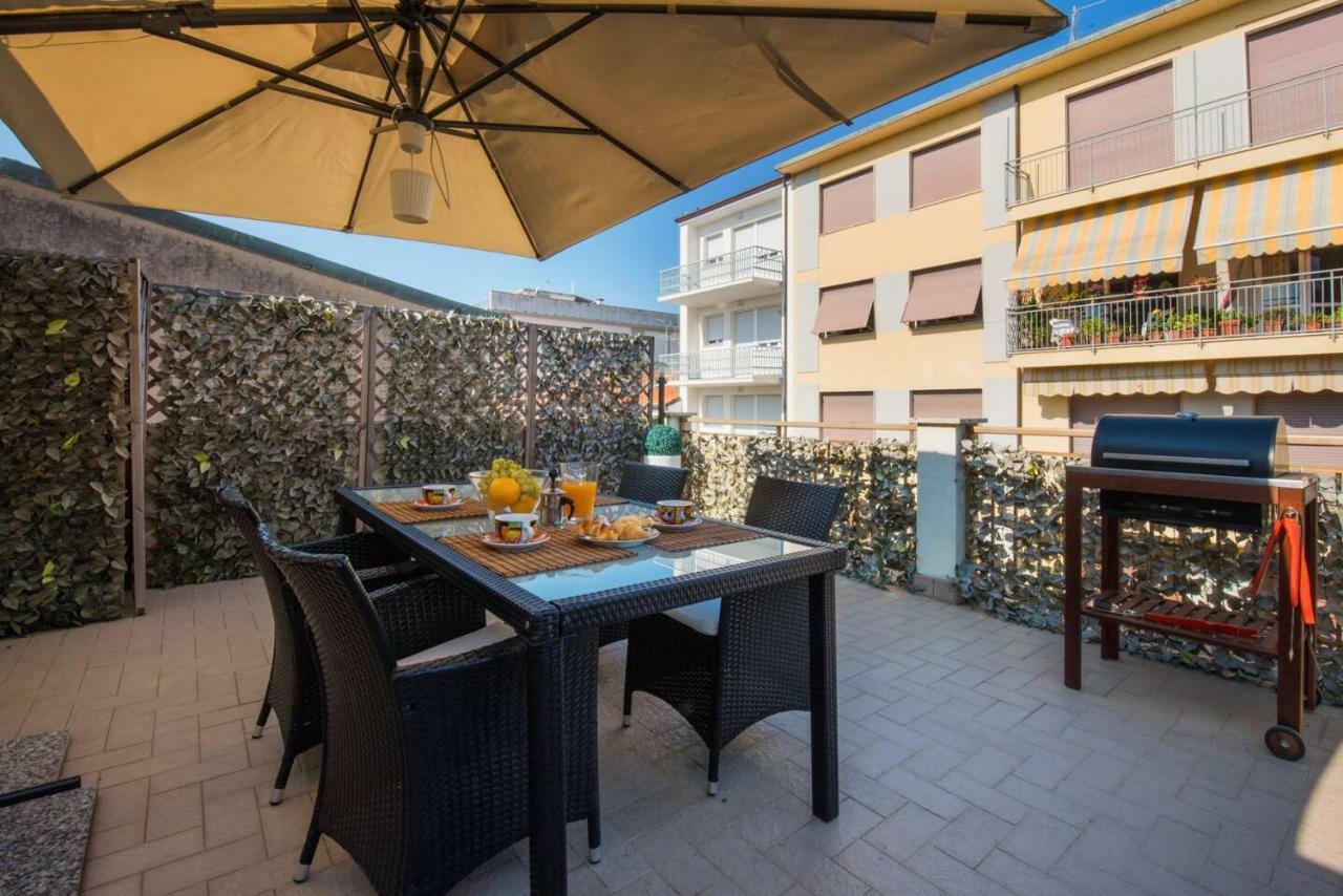 Altido Apt For 8 With Huge Terrace In Old Town Of Viareggio Zewnętrze zdjęcie