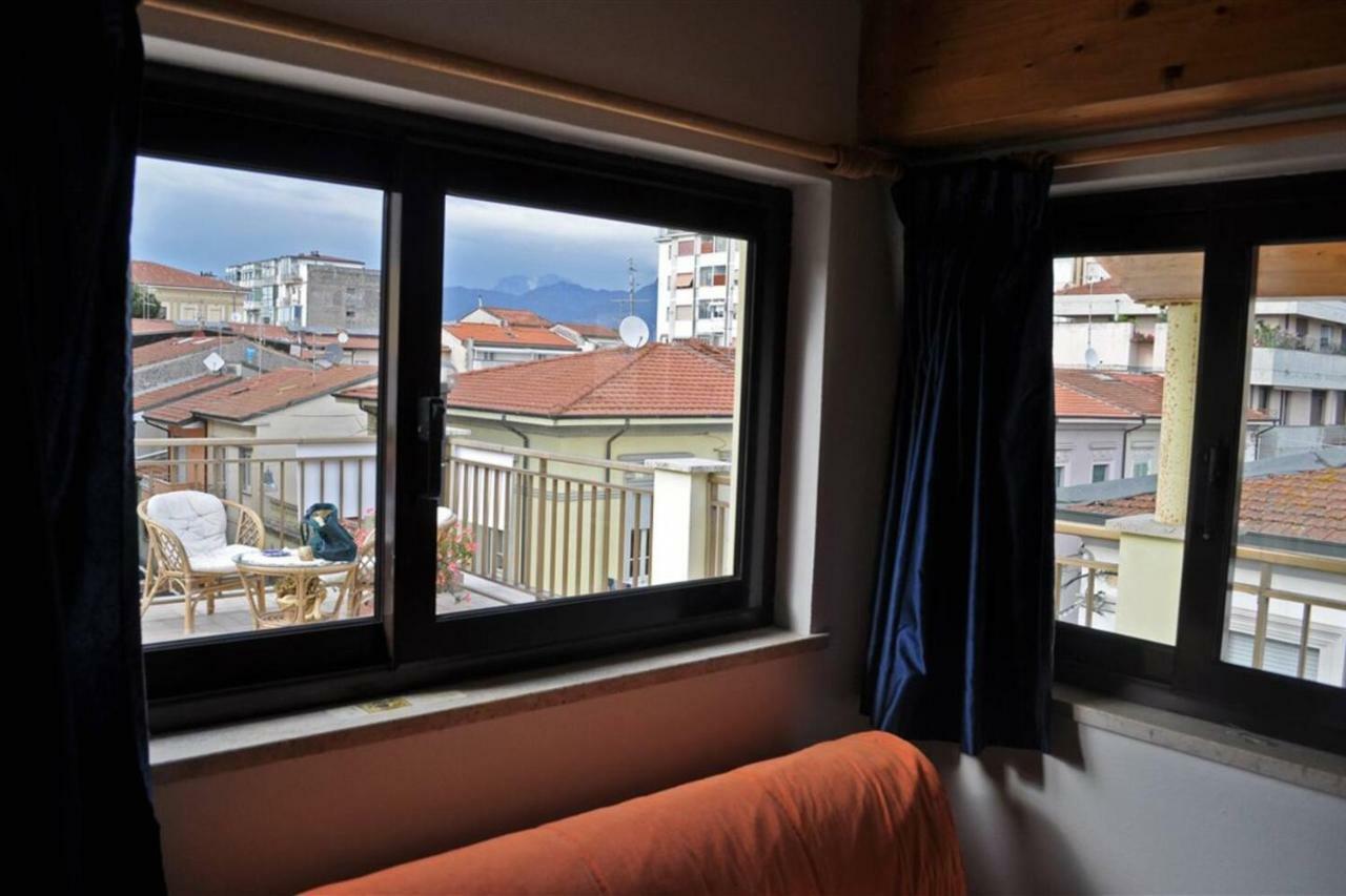 Altido Apt For 8 With Huge Terrace In Old Town Of Viareggio Zewnętrze zdjęcie