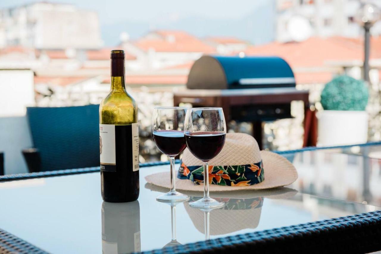 Altido Apt For 8 With Huge Terrace In Old Town Of Viareggio Zewnętrze zdjęcie