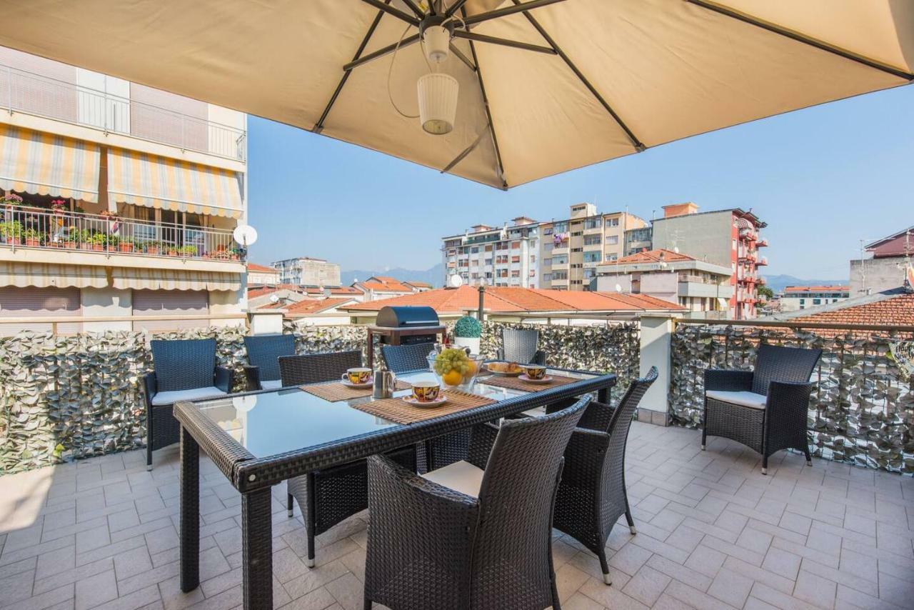 Altido Apt For 8 With Huge Terrace In Old Town Of Viareggio Zewnętrze zdjęcie