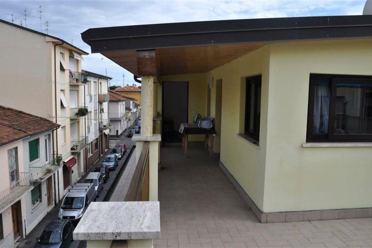 Altido Apt For 8 With Huge Terrace In Old Town Of Viareggio Zewnętrze zdjęcie