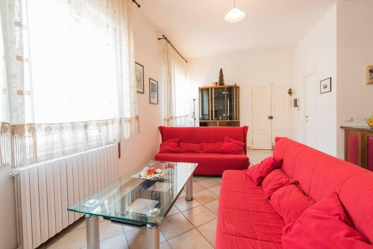 Altido Apt For 8 With Huge Terrace In Old Town Of Viareggio Zewnętrze zdjęcie